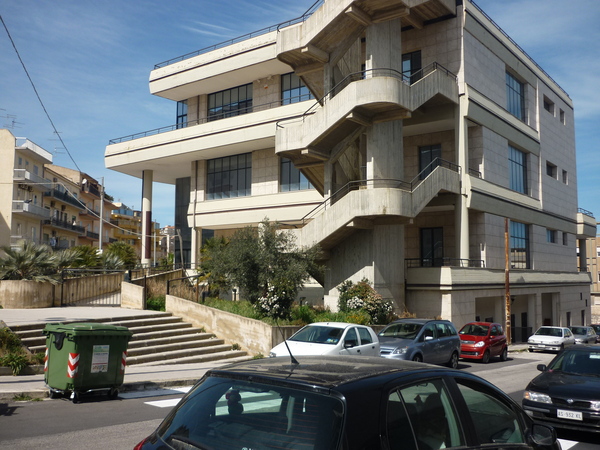BIBLIOTECA COMUNALE: ETERNA INCOMPIUTA