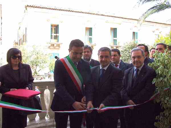 IL SINDACO GIUSEPPE NICASTRO RINGRAZIA IL PERSONALE DEL COMUNE
