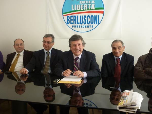 LEONTINI FA IL PIENO DI VITTORIESI DI ALTRE FORMAZIONI POLITICHE