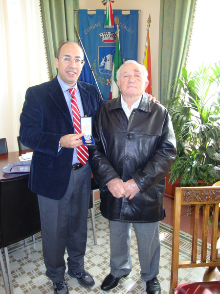 CONSEGNA DI UNA MEDAGLIA D’ONORE A GIUSEPPE SARTORI