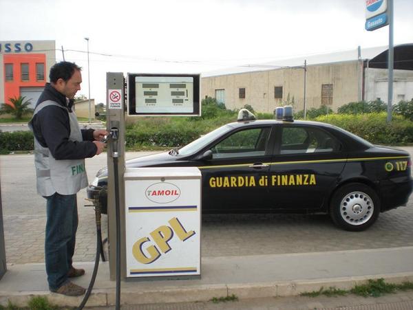 VITTORIA: BLITZ DELLA GUARDIA DI FINANZA