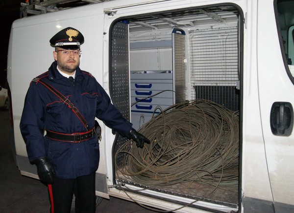 ARRESTATI CINQUE PREGIUDICATI DEDITI AL FURTO DEI CAVI ELETTRICI