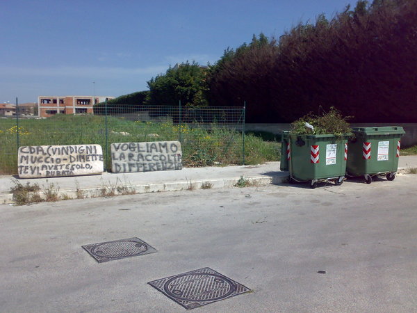 LA PSICOSI DEI RIFIUTI PRENDE LA MANO AI CITTADINI