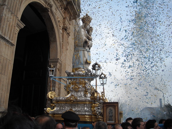 “ACCIANAMMULA TUTTI W MARIA”