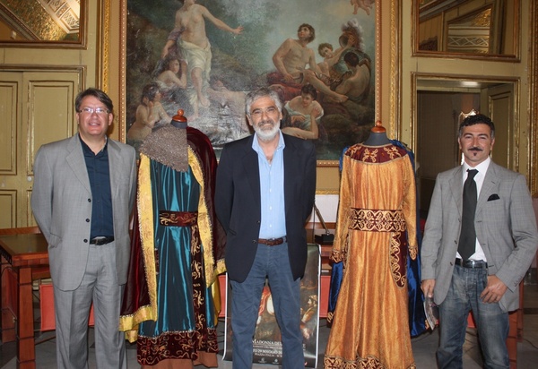 I COSTUMI DEL CONTE RUGGERO D’ALTAVILLA PRESENTATI A SCICLI IN CONFERENZA STAMPA