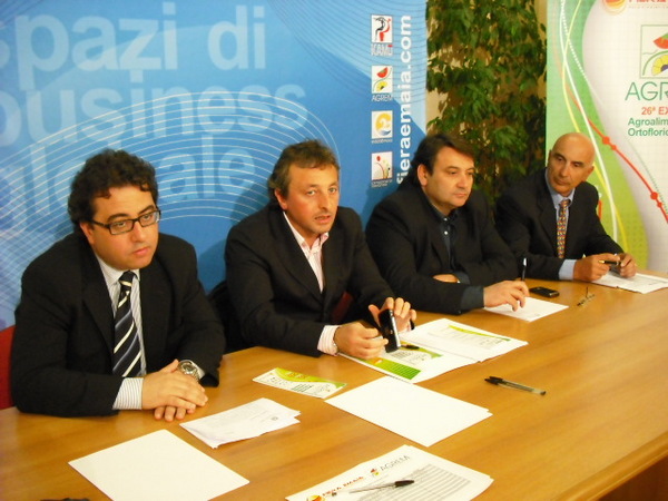 EMAIA BOCCIATA DIMISSIONI SUBITO