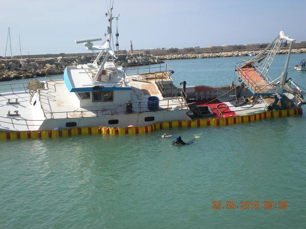 SALVO IL PESCHEREGGIO  DI SCOGLITTI CHE HA RISCHIATO DI AFFONDARE
