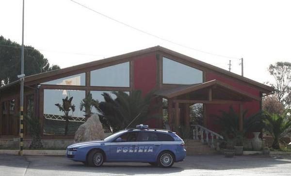 POLSTRADA E GUARDIA DI FINANZA SEQUESTRANO IMMOBILE