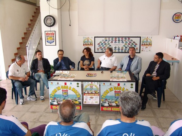 LO SUGGELLANO LE FIAT 500 DEL CLUB VITTORIO BRAMBILLA DI MODICA E QUELLE MALTESI