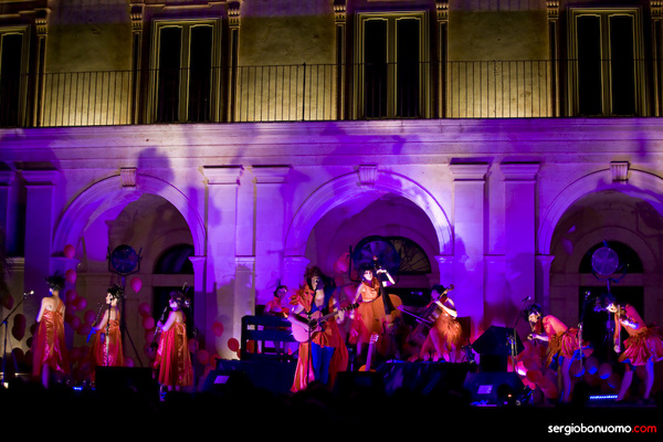 CARISMA, GRANDE INTENSITA’ INTERPRETATIVA, VOCE CRISTALLINA E POTENTE