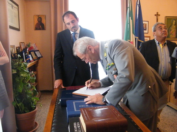 IL GENERALE MICHELACCI IN VISITA A PALAZZO DELL’AQUILA
