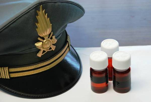 LA GUARDIA DI FINANZA SEQUESTRA 3 FLACONI DI METADONE