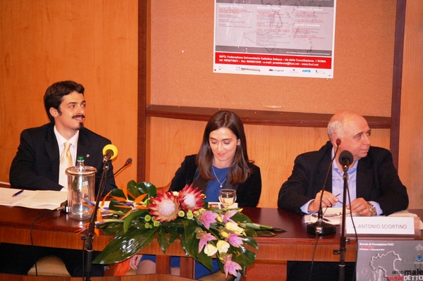 “POLITICA LONTANA ANNI LUCE DAI VERI PROBLEMI”