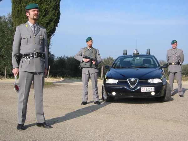 EVASIONE PER OLTRE 230 MILA EURO FATTURE FALSE PER 117 MILA EURO