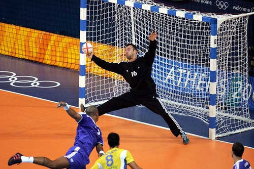 LA PALLAMANO REỦSIA PUNTA SUI GIOVANI