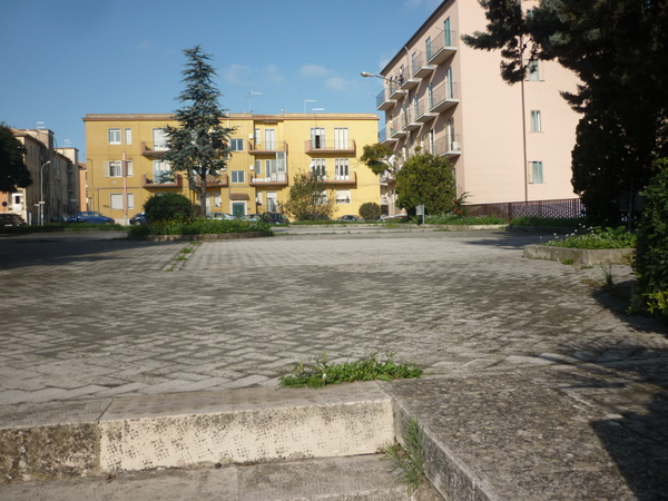 AMPIO SPAZIO CHE PUO’ ESSERE  ADIBITO A PARCHEGGIO