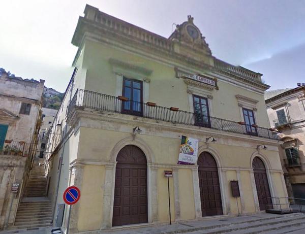 CON UN FILO SI FA LUCE SUI GRAVI PROBLEMI