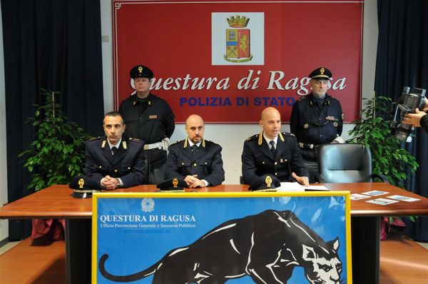 ARRESTATI DUE ALBANESI ACCUSATI DI SPACCIO