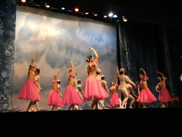 IL RUSSIAN BALLET MOSCOW INCANTA IL PUBBLICO RAGUSANO
