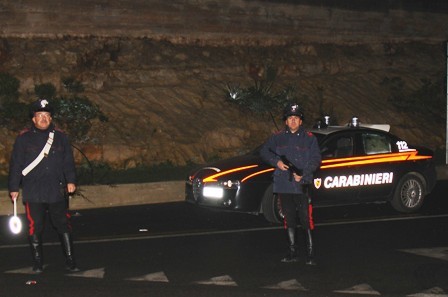 I CARABINIERI LI HANNO SORPRESI A TAGLIARE ALBERI DI ULIVO