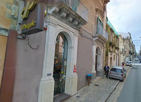 I COMPLIMENTI DEL SINDACO DI RAGUSA ALLA CELEBRE PASTICCERIA DI PASQUALE