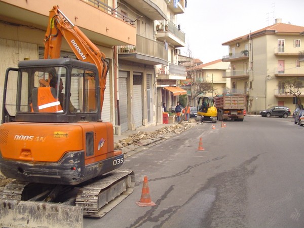 Viale dei Platani, gli interventi di rifacimento del manto stradale proseguono il 28 gennaio