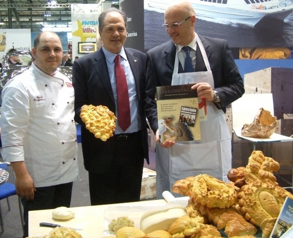 SANTA CROCE CAMERINA PRESENTA AL MONDO DEL TURISMO IL PANE TIPICO