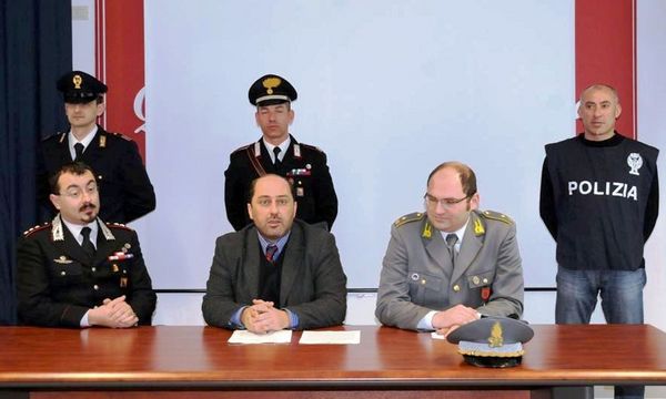 POLIZIA GUARDIA DI FINANZA E CARABINIERI ARRESTANO SCAFISTI EGIZIANI