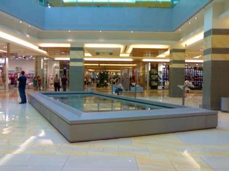 CENTRO COMMERCIALE NATURALE O GRANDI CENTRI COMMERCIALI?