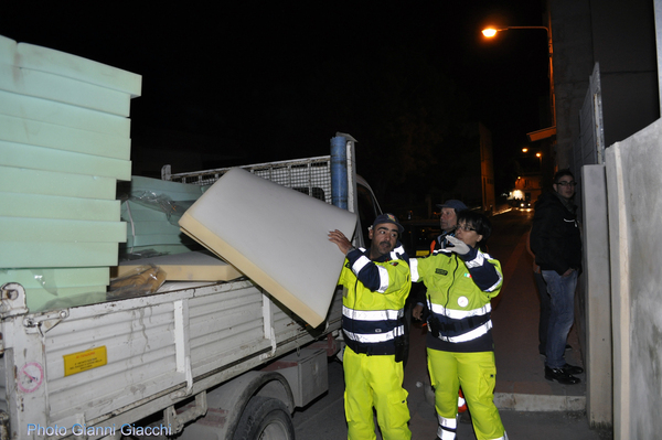 TRENTA GIOVANI SBARCANO A CASUZZE DI SANTA CROCE: SI DICHIARANO EGIZIANI