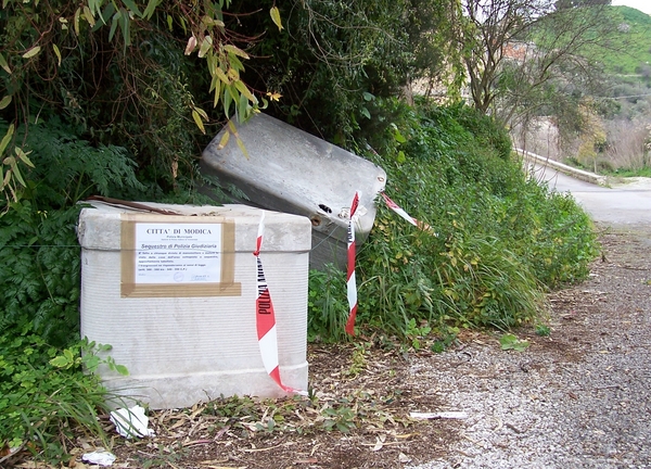 SEQUESTRATA MINI DISCARICA IN PIENO CENTRO STORICO