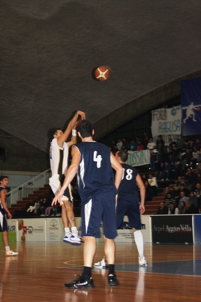 BRUTTO STOP A BARI PER LA NOVA VIRTUS