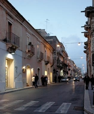 ITINERARI: SODALIZIO DI UOMINI E DONNE CHE HANNO A CUORE LA CITTA’