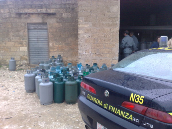 MODICA: SEQUESTRO DI KG. 2.390 DI GPL IN BOMBOLE