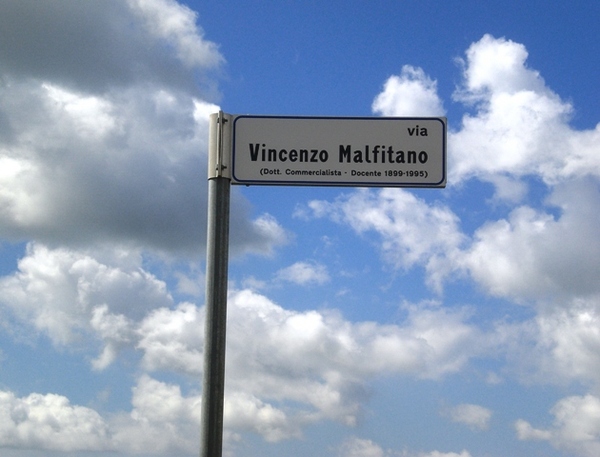 UNA STRADA DEL CAPOLUOGO DEDICATA A VINCENZO MALFITANO