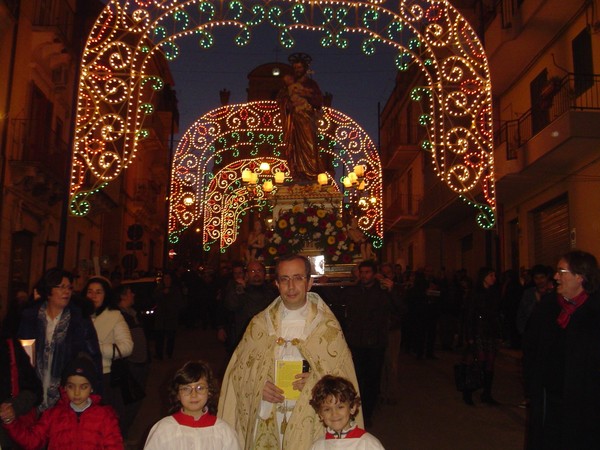 TANTI FEDELI PER LA PROCESSIONE DI S. GIUSEPPE A RAGUSA