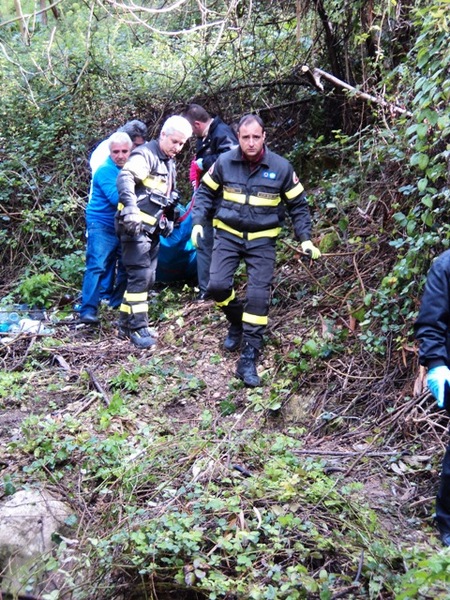 UN UOMO DI SETT’ANTANNI FORSE SUICIDA DAL VIADOTTO