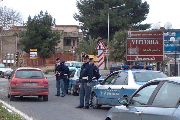 ILLECITI AMMINISTRATIVI IN UNA PIZZERIA E SALA GIUOCHI