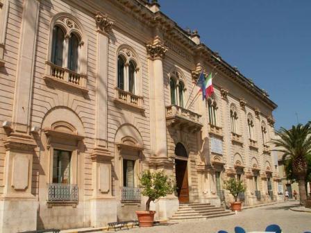 “PERSUNU I MULI E CERCUNU I CAPISTRI”