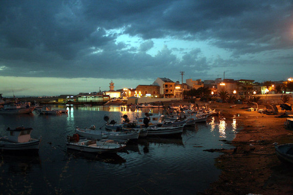 SCOGLITTI NEL CAOS TOTALE