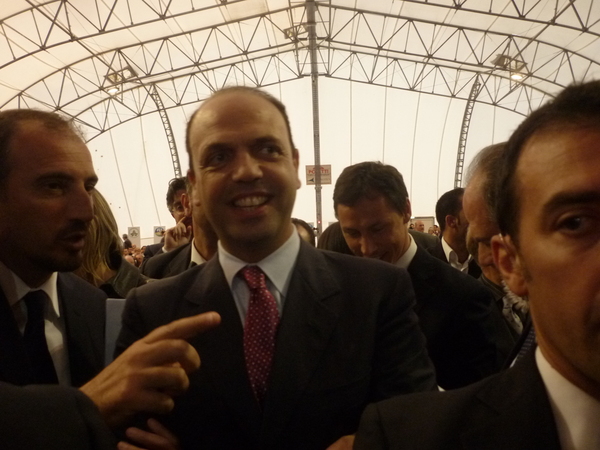 UN SUPERBLINDATO ANGELINO ALFANO PER IL SINDACO USCENTE