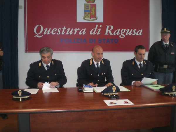 TRE ARRESTI E TRE DENUNCE PER LA SQUADRA VOLANTI