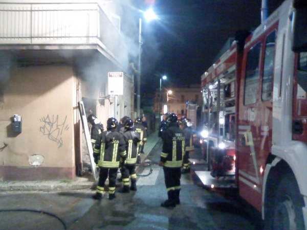 INCENDIO IN PIENA NOTTE DI UN’ABITAZIONE DI MARINA DI RAGUSA