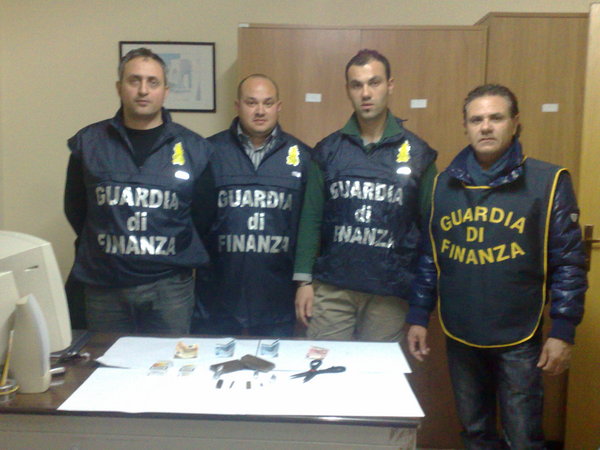 LA GUARDIA DI FINANZA ARRESTA UN ALGERINO A SCOGLITTI