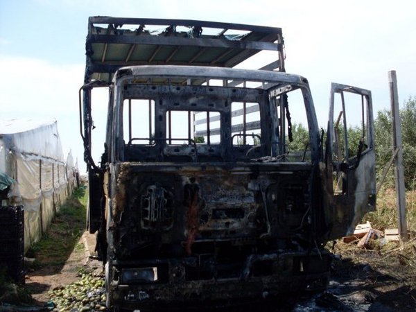PAURA A S.CROCE, CAMION VA IN FIAMME