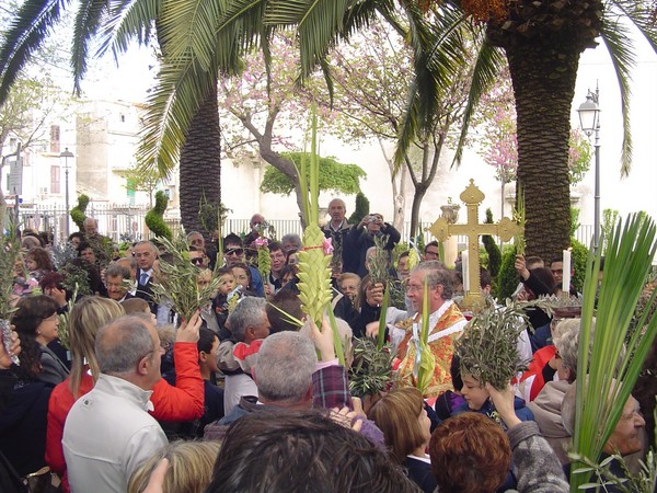 CELEBRATA NEL GIARDINO IBLEO LA DOMENICA DELLE PALME