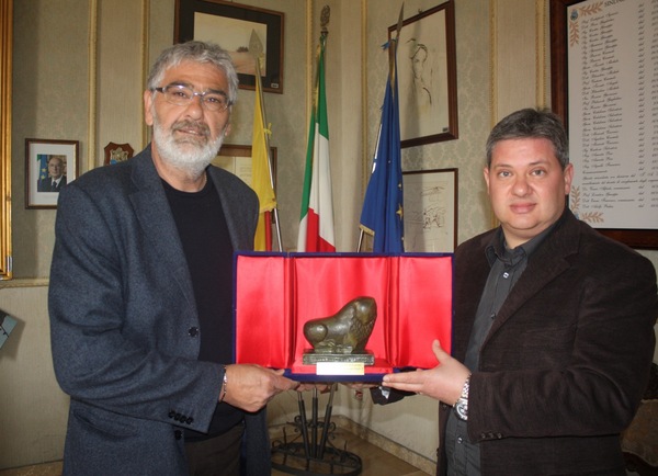 SCICLI,  UN “LEONE DI BRONZO” IN DONO AL S.S. PADRE BENEDETTO XVI