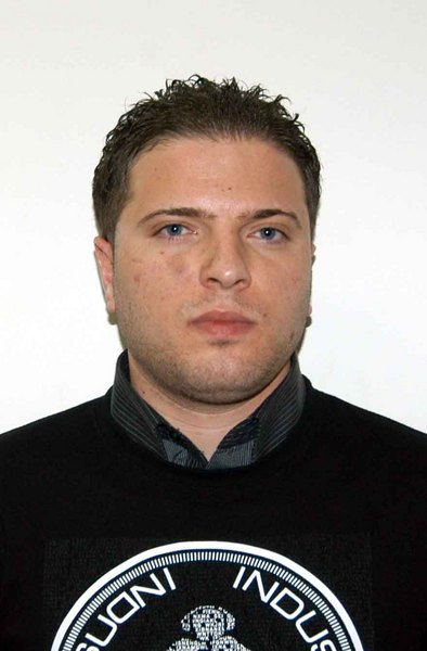 ARMI IN PUGNO VOLTO SCOPERTO ARRAFFA 1300 EURO