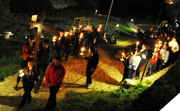 UNA SERATA TOCCANTE CON I GIOVANI IN PRIMO PIANO