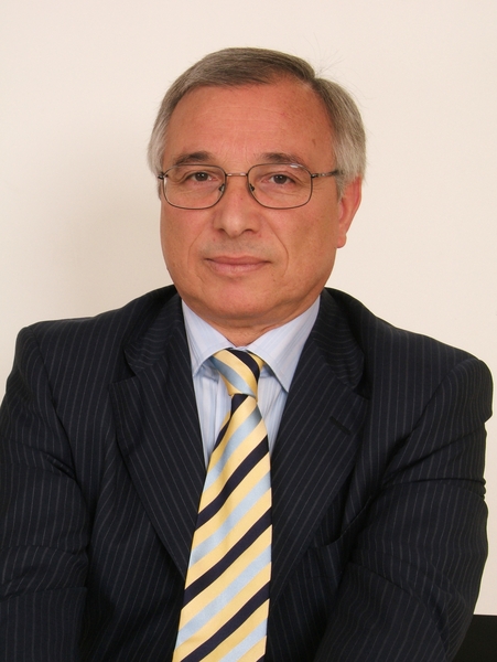 ANALISI ERRATA SUPERFICIALE E FORSE STRUMENTALE